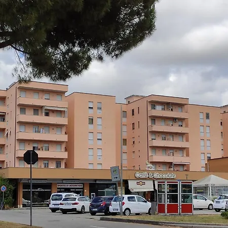 Lejlighed In A Well Served Area, Wifi And Parking *